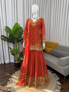 Ensemble Salwar Kameez brodé orange avec dupatta à sequins, tenue ethnique pour femmes, pour fêtes et mariages, Inde, Pakistan - Product Image 1