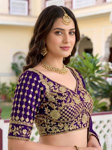 Robe de demoiselle d'honneur en mousseline de soie brodée violette avec un chemisier à col en V, des manches trois quarts, une coupe en A et une longueur au sol - Product Image 5