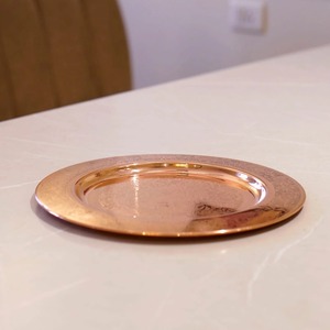 Plato de presentación redondo de latón hecho a mano, el más vendido, perfecto para el hogar, hoteles, bodas, vajilla, platos y decoración de mesa. - Product Image 3