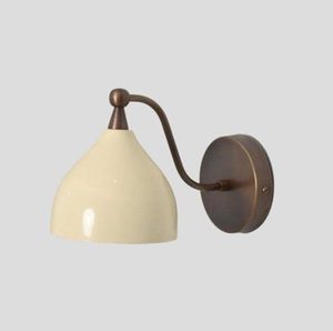 Applique murale moderne du milieu du siècle en bronze avec abat-jour crème, luminaire en métal pour chambre à coucher - Product Image 3