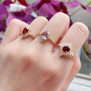 Anillo de Compromiso de Alta Calidad con Rubí Rojo de Corte Ovalado y Diamante Moissanita, Anillo de Boda con Halo, Regalo Elegante, Joyería de Moda Nupcial - Product Image 2