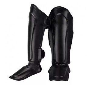 Espinilleras Negras de PU con Cierre de Velcro para Protección Deportiva en Adultos, Diseño Ligero, Uso en Todas las Estaciones - Product Image 1