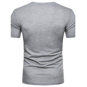 Camiseta con cuello en V para hombre, moderna, informal, de verano, a la moda, suave al tacto, ligera, cómoda para el día a día. - Product Image 4