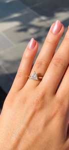 Anillo Moderno con Diamante Cultivado en Laboratorio de Corte Triangular de 1.00CT, Oro Sólido de 18K, Joyería Fina, Regalo para Enamorados - Product Image 5
