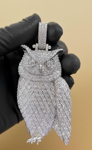 Colgante de Lujo Hip Hop Bling con Moissanita Iced-Out de Plata de Ley 925 Bañado en Oro de 18K Certificado Hecho a Medida con Diseño de Garra de Búho para Rapper - Product Image 5