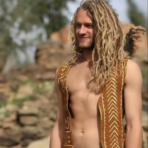 Chaleco Bohemio Premium para Hombre, Bordado a Mano, Color Marrón Tierra, Sin Mangas, Estilo Étnico Auténtico para Festivales de Verano - Product Image 1