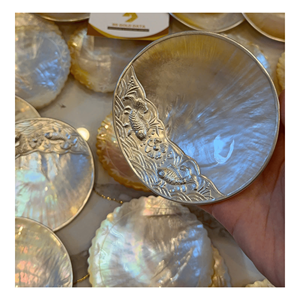 Bandeja de nácar con tiras de nácar sobre base con apariencia de teca para degustación de postres y servicio de café, hecha a mano en Vietnam. - Product Image 4