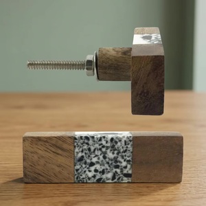 Poignée de meuble rectangulaire moderne en bois et résine pour cuisine, poignée de tiroir durable en T, bouton perlé, Art HBRMW 189 - Product Image 1