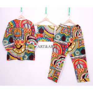 Ensemble de pyjama pour femmes en coton 100% écologique, élégant, col rond, à motifs floraux, confortable, pantalon et chemise doux à motif uni avec sac - Product Image 5