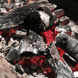 Carbón de tamarindo de buena calidad para asar carne a la parrilla en fiestas al aire libre con fuego de combustión rápida. - Product Image 4