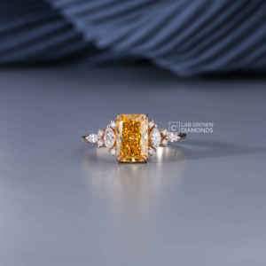 Bague en or jaune 14 carats avec moissanite taille marquise, taille radiant et taille ronde pour femme, luxe, 1,81 carat de poids total, 2,23 grammes, mariage, haute joaillerie - Product Image 1