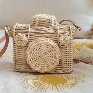 Vente en gros de petits sacs à main écologiques en forme d'appareil photo pour bébé fille et garçon sac à main en rotin pour enfants - Product Image 5