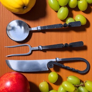 Juego de Cubiertos de Hierro Forjado a Mano con Mango Trenzado, Cuchara, Tenedor y Cuchillo Vintage con Acabado Espejo, Resistentes al Óxido, para Uso Doméstico - Product Image 1