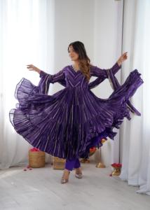 Ensemble de robe à volants haut de gamme en tissu Mal Chanderi avec broderie miroir faite à la main, manches longues, jupe évasée de 12 mètres avec pantalon et dupatta, tenue de soirée - Product Image 4