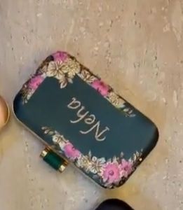 AZIZA FASHION DREAM Pochette brodée florale avec strass, accessoire de mode ethnique toutes saisons - Product Image 3