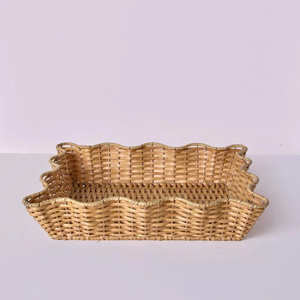 Un toque natural a tu estilo clásico, perfecto para una mesa de café o encimera de cocina: bandeja de servir de ratán con borde festoneado. - Product Image 6