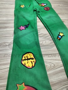 Pantalons vintage effet usé pour femmes, streetwear, avec patch brodé et impression DTG/DTF personnalisée - Product Image 3
