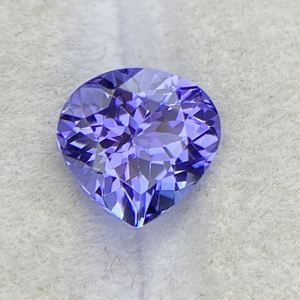 Pierre naturelle certifiée Tanzanite Zoisite naturelle taille cœur 8 MM avec excellente couleur et lustre, 1,84 carat, nette à la loupe - Product Image 1