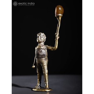 Niño de 7 pulgadas con globo Escultura de latón y piedra hecha a mano en estilo Dhokra - Product Image 4