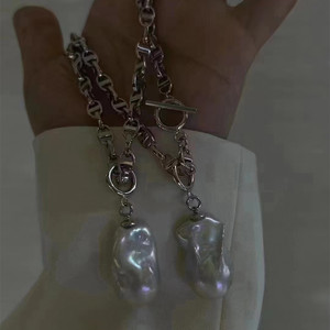 Collier de perles d'eau douce de forme baroque fait à la main, perles en vrac avec une forte luminosité et des perles irrégulières, vente en gros pour projets de bricolage - Product Image 1