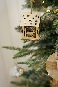 Adorno Navideño Colgante de Madera Hecho a Mano, Tamaño Personalizado, Diseño Moderno, Alta Calidad para Decoración de Árboles, Exhibición Festiva - Product Image 5