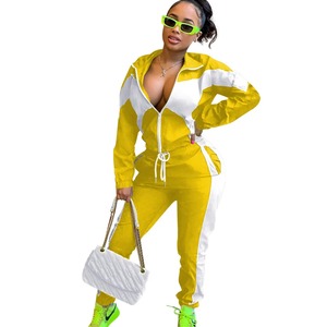 Wholesale Trending <b>Crop</b> <b>Top</b> and Sweatpants Outfit Women Two Piece Custom Streetwear Casual Tracksuit Sportswear Supplier - Product Image 1
