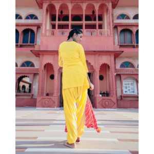 Ensemble de costume Patiala en mousseline de soie jaune soleil respirant pour femmes - Taille XS - Product Image 3