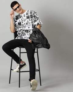 เสื้อยืดคอกลมแขนสั้นทรงหลวมพิมพ์ลายกราฟิกการ์ตูนสีขาวดำสำหรับผู้ชาย - Product Image 2