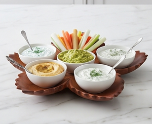 Élégante assiette de service en bois faite à la main en forme de feuille avec motif végétal gravé, design minimaliste pour une table raffinée - Product Image 3