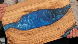 Planche à découper en bois époxy à finition lisse, planche à découper en bois dur et résine faite à la main pour la cuisine, planche moderne en bois et résine époxy - Product Image 2