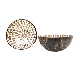 Bols de coquillage et de noix de coco uniques faits à la main fabriqués au Vietnam - Product Image 3