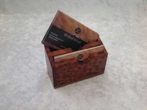 Porte-cartes de visite en bois, organiseur de bureau |   Support pour cartes en bois massif |   Porte-cartes de visite de bureau - Product Image 2