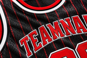 Maillot de basket-ball noir personnalisé, uniforme d'équipe en maille sans manches à rayures rouges et blanches, numéro imprimé - Product Image 4