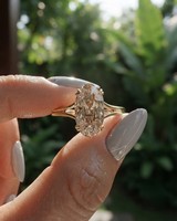 Bague de fiançailles et de mariage en or jaune 14 carats avec zircone cubique taille ovale Moval couleur champagne, à double griffe dissimulée et motif tournesol