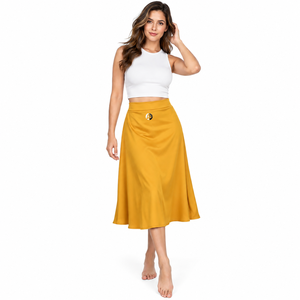 Choisissez un look fluide et élégant avec la jupe midi pour femme, conçue pour des mouvements confortables et une coordination facile avec le reste de votre garde-robe. - Product Image 1