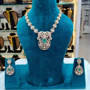 Ensemble de collier en pierres Kundan fines - Royal Polki 10575474MG - Product Image 1