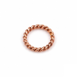Juego de Anillos Minimalistas de Metal Martillado - Bandas Apilables Bañadas en Cobre, Joyería Artesanal Texturizada - Product Image 6