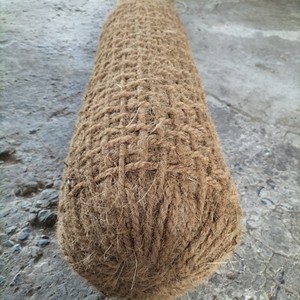 Rouleau de bûches de coco vietnamien pour la protection de l'environnement Rouleau de fibre de noix de coco durable pour l'aménagement paysager et la stabilisation des voies navigables - Product Image 4