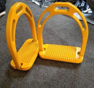 Estribos de Aluminio Amarillo para Montar a Caballo |   Diseño ligero y seguro con banda de rodadura antideslizante |   Equipo Ecuestre de 12 cm para Niños y Adultos | - Product Image 1