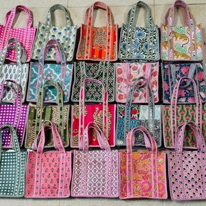 Bolso Tote Mini Tradicional Ecológico para Mujer, 100% Algodón Puro, Estampado Floral, Hecho a Mano, Acolchado, 18 Pulgadas, Ligero, de Lona - Product Image 4