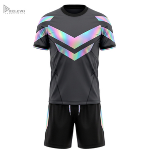 Tenue de football OEM entièrement sublimée 100 % polyester à séchage rapide, col ras du cou, uniforme de football réfléchissant à chevron prismatique, short gris foncé - Product Image 1