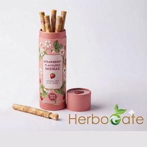 Palillo de Limpieza Dental Herbal con Sabor a Fresa, Miswak con Ingredientes Naturales para Dientes Saludables, Aliento Fresco y Cuidado Bucal Diario - Product Image 1