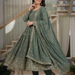 Conjunto de traje Anarkali de seda gruesa para mujer con bordado de lentejuelas, pantalón y dupatta |   Conjunto de Kurti para Fiesta Completamente Cosido - Product Image 1
