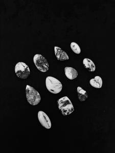 พลอยแท้คุณภาพสูงสุด บัฟฟาโลไวท์ คาโบชอง แบบเม็ดเดี่ยว ขัดเงาอย่างดี ขายส่งจำนวนมาก สำหรับทำเครื่องประดับเงิน ในราคาที่ดีที่สุด - Product Image 2