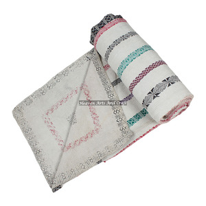 Colcha Vintage Hecha a Mano 100% Algodón, Colcha Kantha, Manta Reversible India Cosida a Mano, Manta Pesada, Manta de Sari Antigua - Product Image 1