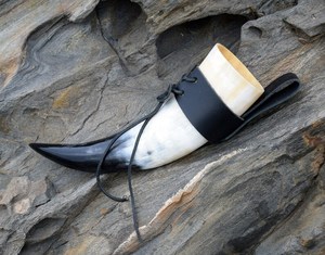 Corne à boire viking moderne artisanale |   Étui en cuir véritable fait main en corne de buffle | Durable pour la bière, le vin et la décoration intérieure - Product Image 6