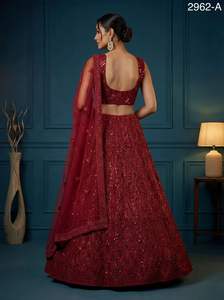 Nuevo y Atractivo Lehenga Choli de Seda, Largo hasta el Suelo, Clásico, Bordado con Lentejuelas y Adornos Dorados, para Bodas - Product Image 3