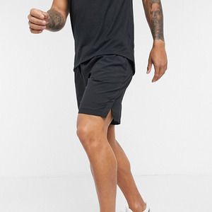 กางเกงขาสั้นผู้ชายดีไซน์ทันสมัยสำหรับผู้ซื้อจำนวนมาก สวมใส่สบาย เหมาะสำหรับฤดูร้อน ราคาถูก มีสีพื้นและสามารถปรับแต่งโลโก้ได้ - Product Image 6