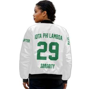 Chaqueta Universitaria Personalizada para Mujer Iota Phi Lambda, Blanca, con Escudo Griego en la Parte Delantera y Trasera, Número del Año, Cierre de Cremallera, Estilo Bomber - Product Image 2