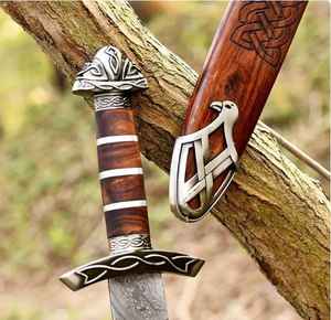 ดาบไวกิ้งเหล็กดามัสกัสพรีเมียมทำมือขายส่ง คุณภาพสูง สำหรับตั้งแคมป์กลางแจ้ง เอาตัวรอด ล่าสัตว์ พร้อมปลอกหนัง - Product Image 5